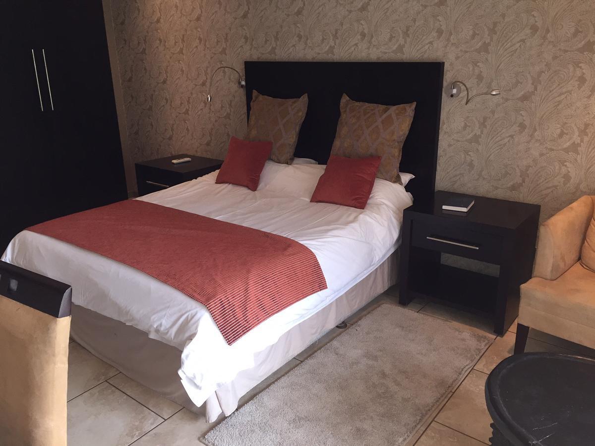 Planet Hotel Hollybum Лубумбаши Екстериор снимка